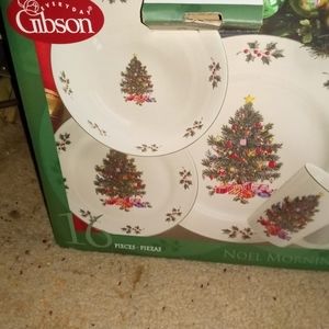 Noel morning Gibson 16 piece dish set